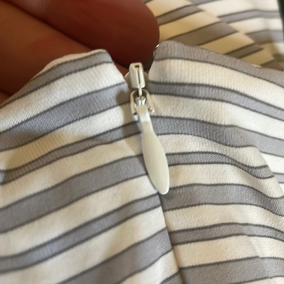 J. McLaughlin Sophia Dress Stripes White Gray Black Medium - Picture 9 of 10